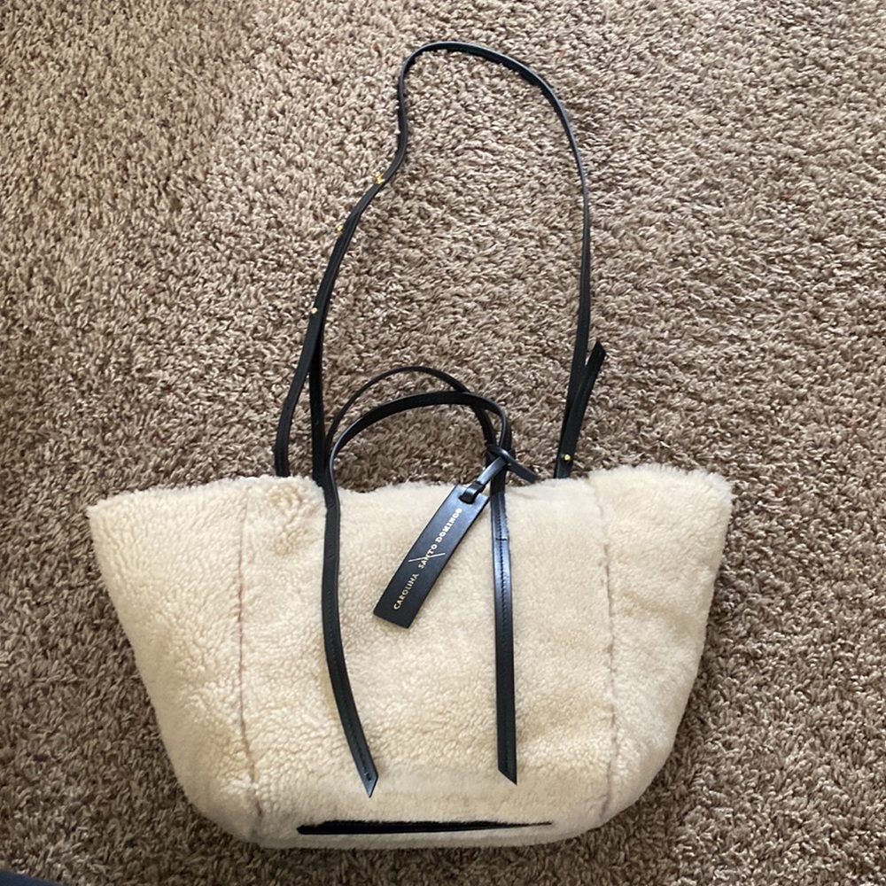 Carolina Santo Domingo Caspia Mini Shearling Tote - Picture 6 of 16